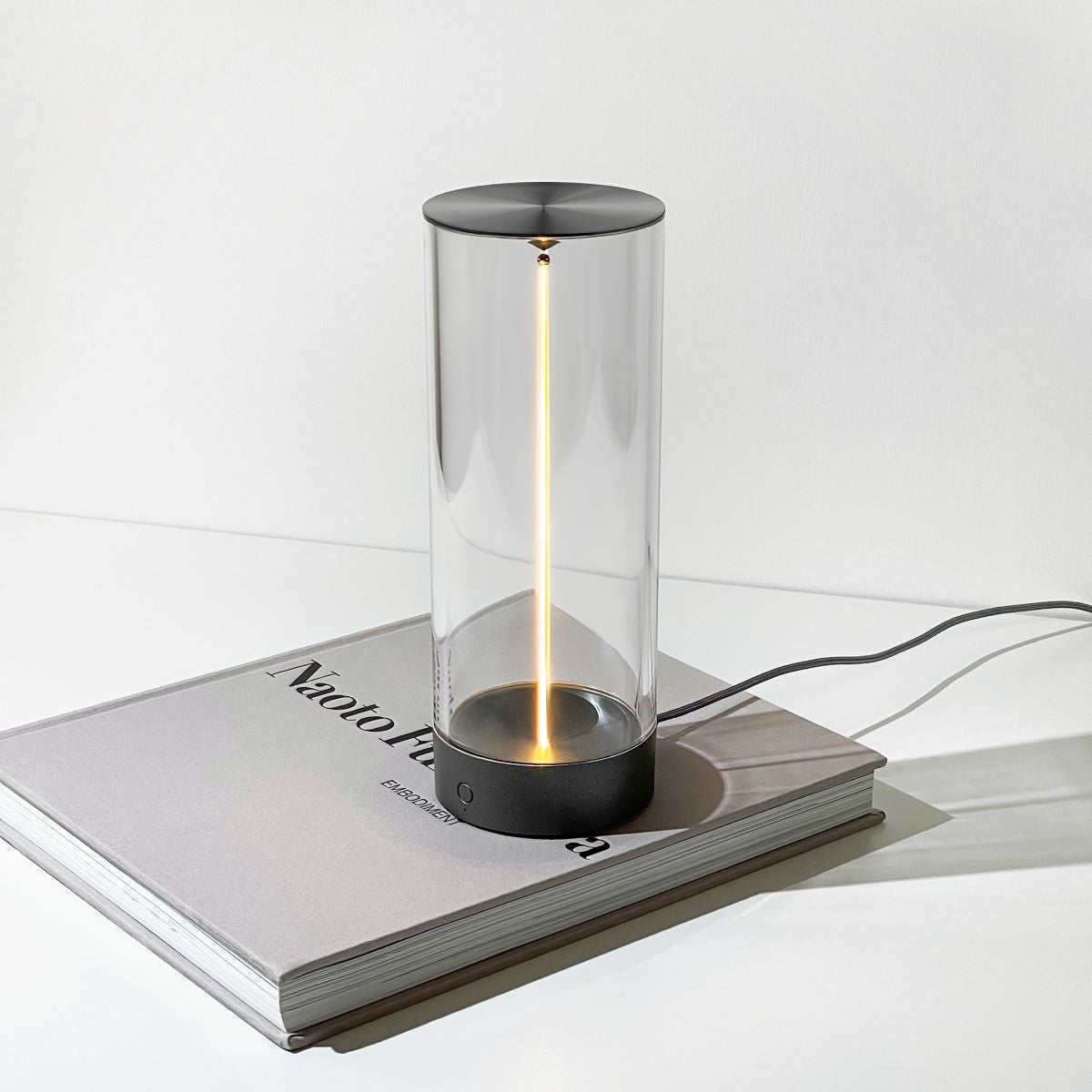 LumiRay – Moderne Tischlampe mit bezauberndem zylindrischem Lichtdesign