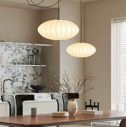 Hängelampe Velura – Eleganz in Seide & Raffinierte Beleuchtung