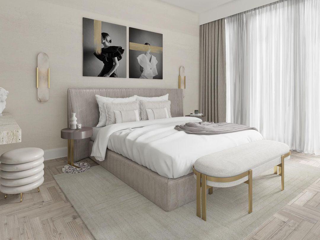 Wandapplikation Melange Elongiert aus Alabaster - Elegantes Design mit Messingdetails