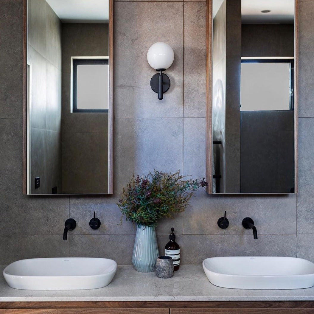 Scandiluxe LED Lampe – Minimalistisches Design aus Messing und Glas für Innenräume