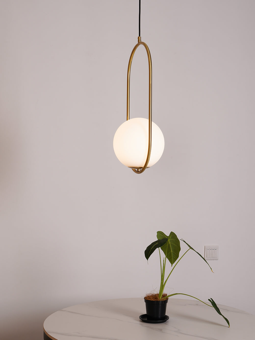 Aufhängung Mila aus Metall und Glas – Moderne Lampe mit elegantem Design