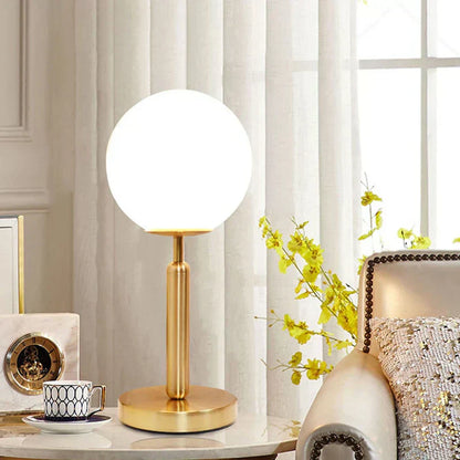 Elegante Tischlampe Gold mit Glasball | BrassGlow