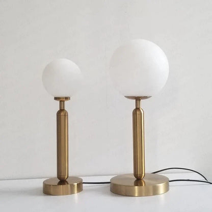 Elegante Tischlampe Gold mit Glasball | BrassGlow