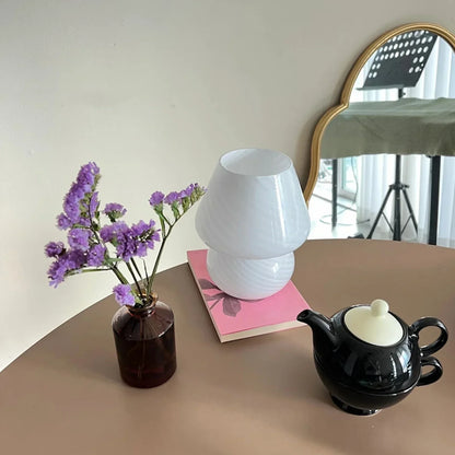 Garduru - Moderne Glas Tischlampe für einen gemütlichen und stilvollen Raum