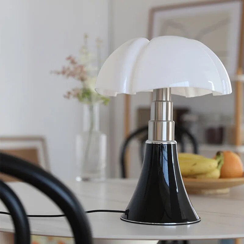 BloomSphere – Luxus Tischlampe mit raffiniertem Blumendesign