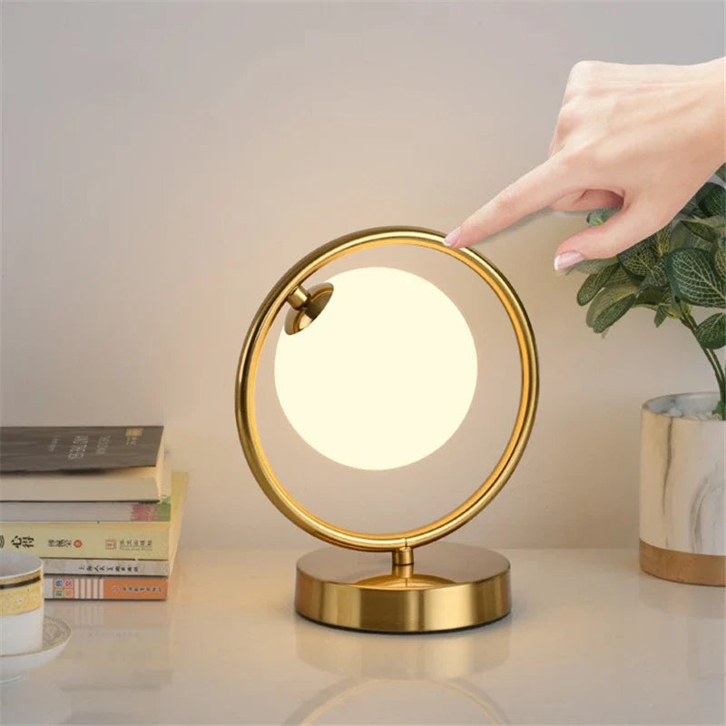GlowSphere - Nordische Glasball Schreibtischlampe