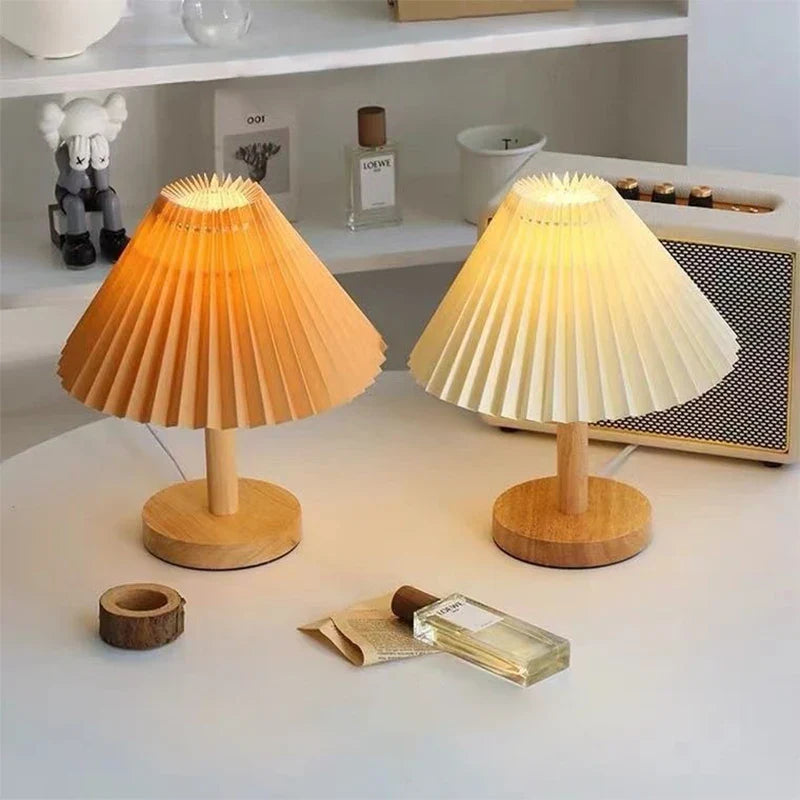 NordGlow Faltbare Tischlampe mit Falten - USB-betriebene Nachtlampe