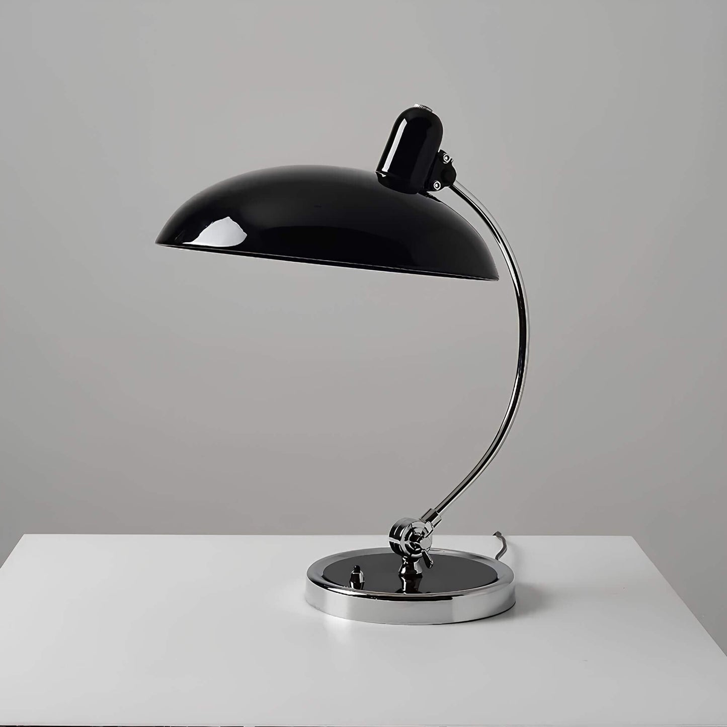 NordicGrace – Minimalistische Tischlampe mit skandinavischen Einflüssen