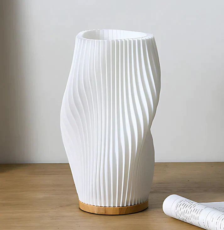 Lampe Serene Wavecrest - Zeitgenössische Eleganz mit dimmbarem USB