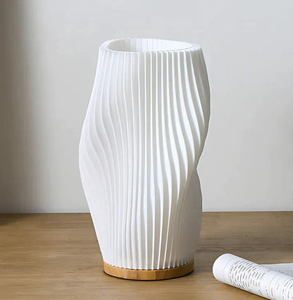 Lampe Serene Wavecrest - Zeitgenössische Eleganz mit dimmbarem USB