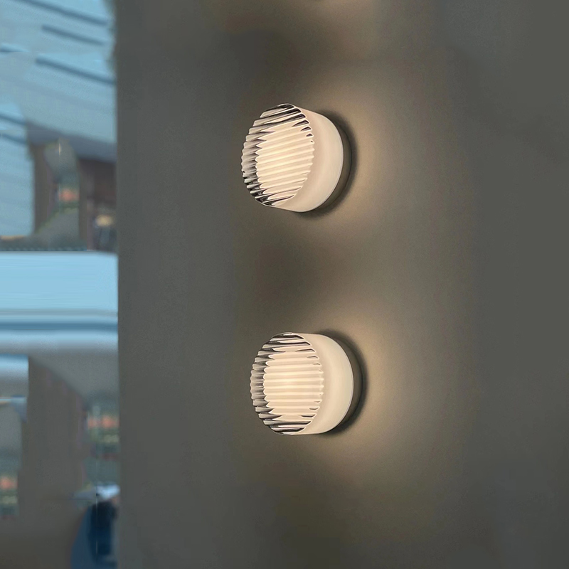 Moderne runde LED Wandleuchte – Sanftes Licht mit Glasdiffusor Mylk für Wohnzimmer und Schlafzimmer