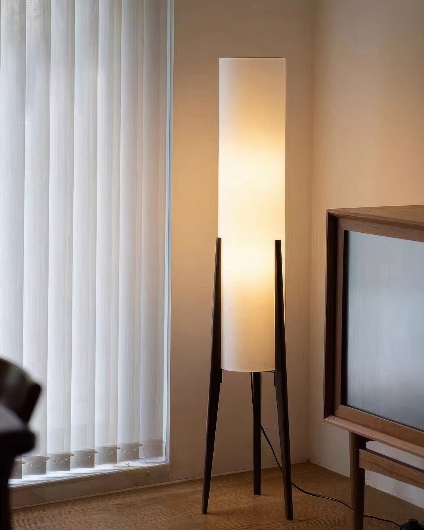 Garduru Walnuss Stehlampe | Massivholz Kunst Lampe | Modernes Design | Elegante Beleuchtung für Zuhause