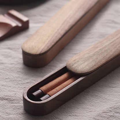 Baguettes Artisanales aus Schwarzwalnussholz mit Dekorfaden und Holzbox