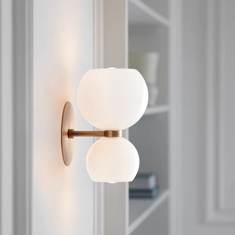 Valentina Moderne LED-Wandleuchte von Garduru – Weiß – Metall/Glas – Für Wohnzimmer