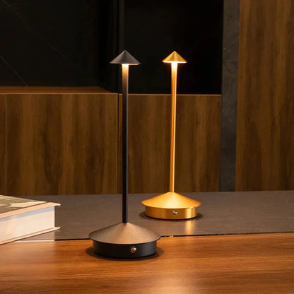 Sleek Lighthouse Lampe