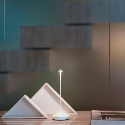 Sleek Lighthouse Lampe