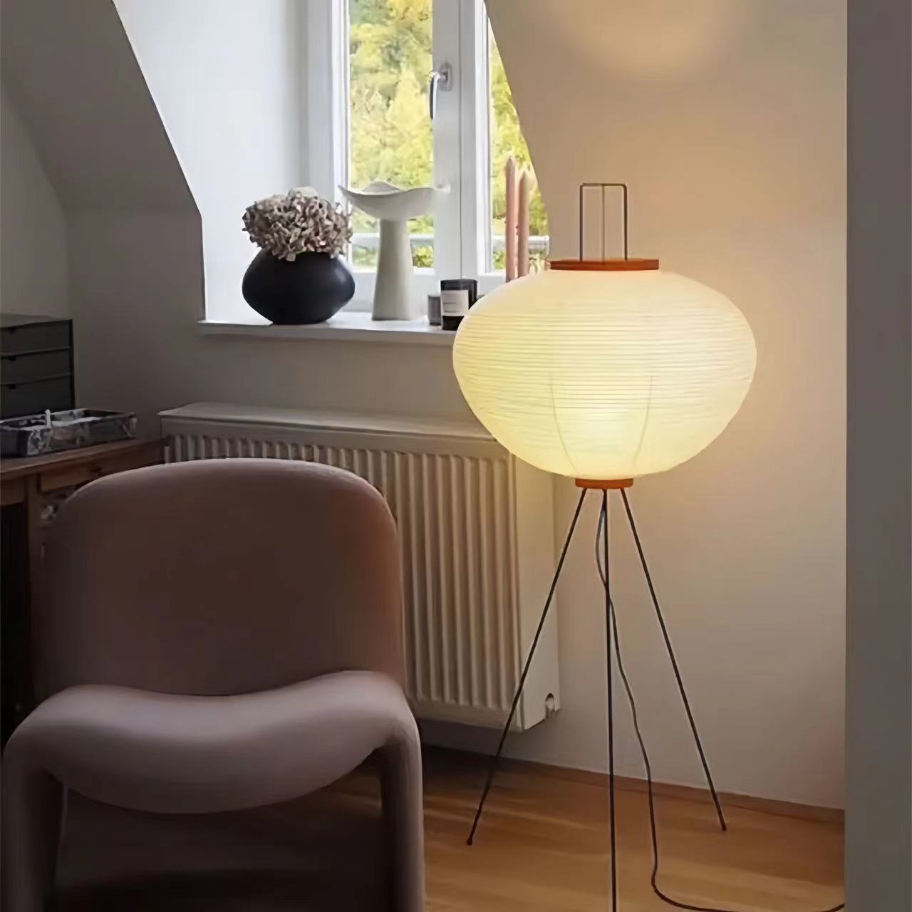 Japanische Noguchi Isamu Stehlampe | Minimalistisches Design