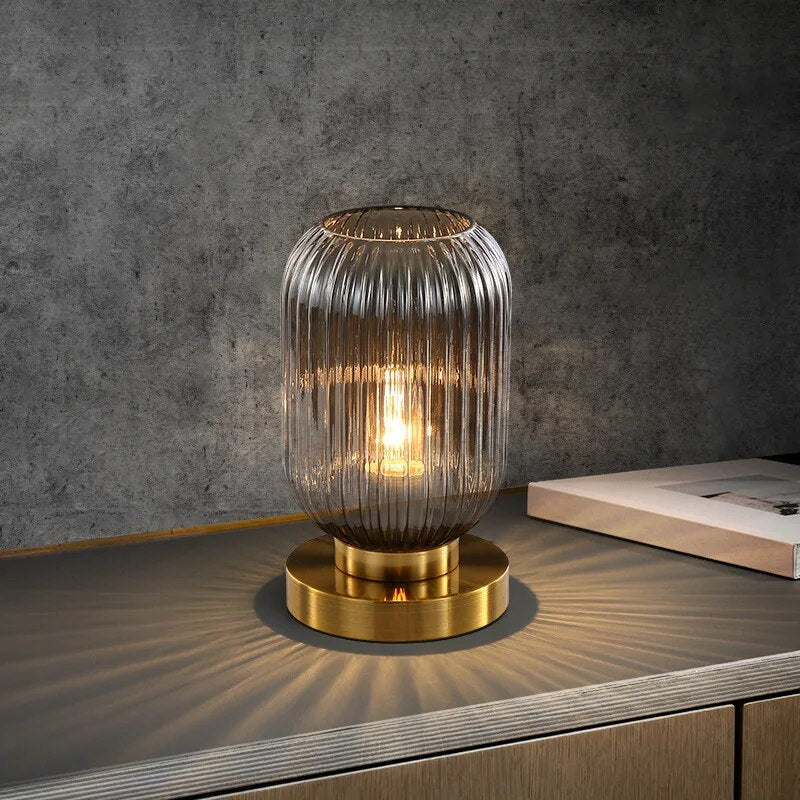 Elegante Tischlampe aus Glas und Eisen mit E27 Lampenfassung