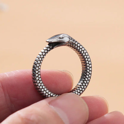 Retro Norse Mythologie Ring – Ouroboros Design – Punk Stil aus Edelstahl