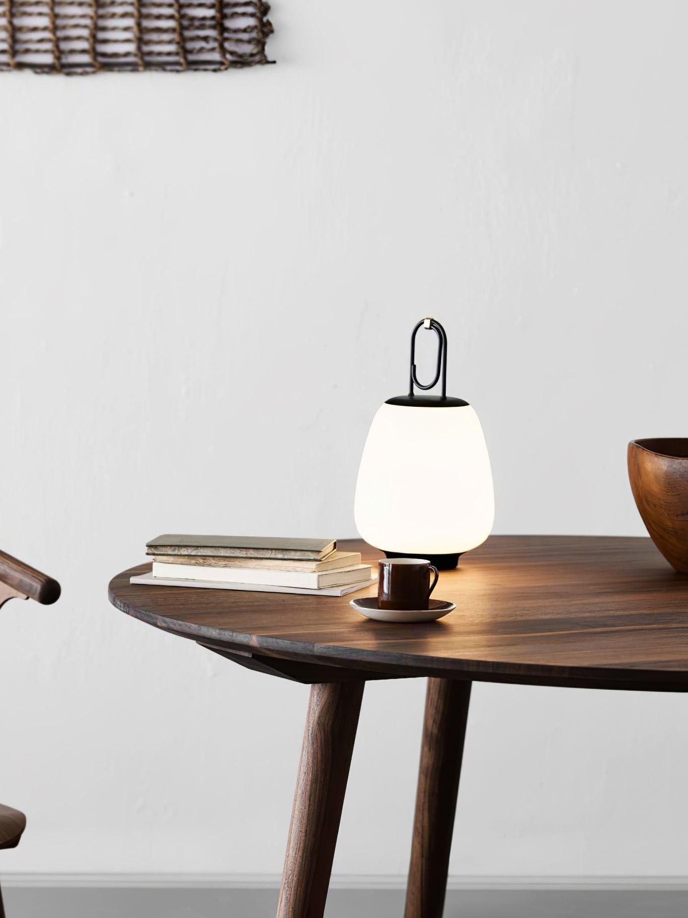 Portable Tischlampe mit USB-Aufladung – Elegantes skandinavisches Design und dimmbares Licht