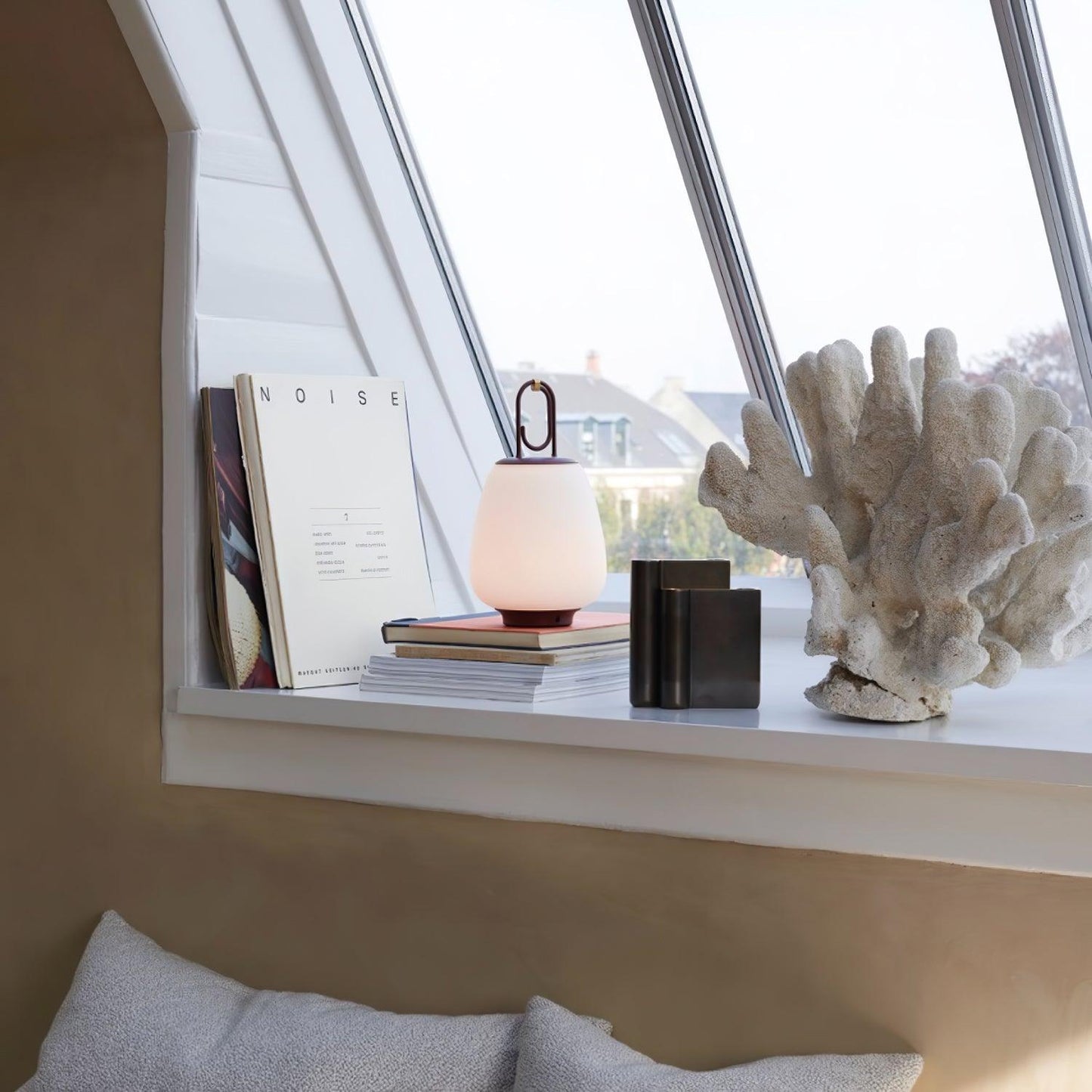 Portable Tischlampe mit USB-Aufladung – Elegantes skandinavisches Design und dimmbares Licht