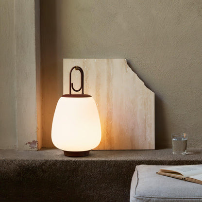 Portable Tischlampe mit USB-Aufladung – Elegantes skandinavisches Design und dimmbares Licht