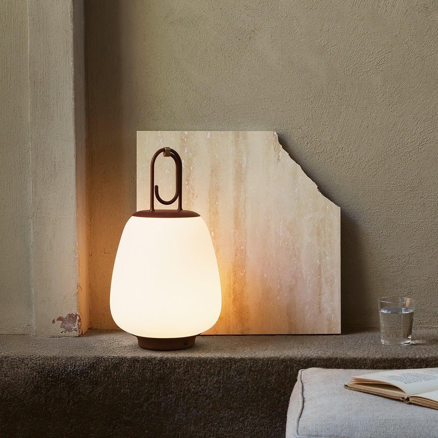 Portable Tischlampe mit USB-Aufladung – Elegantes skandinavisches Design und dimmbares Licht