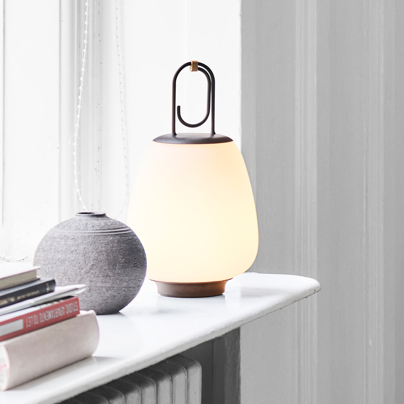 Portable Tischlampe mit USB-Aufladung – Elegantes skandinavisches Design und dimmbares Licht