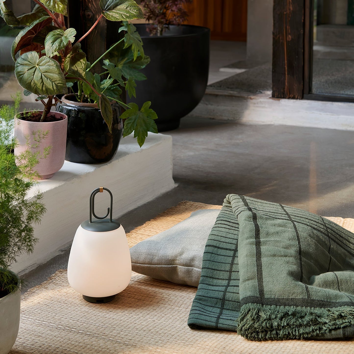 Portable Tischlampe mit USB-Aufladung – Elegantes skandinavisches Design und dimmbares Licht