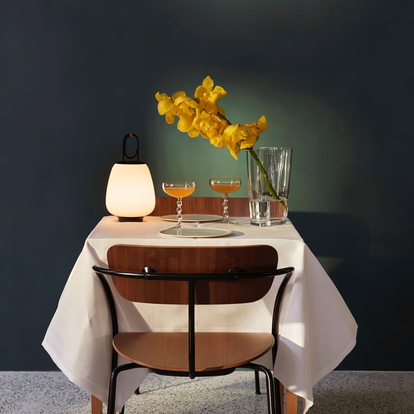 Portable Tischlampe mit USB-Aufladung – Elegantes skandinavisches Design und dimmbares Licht