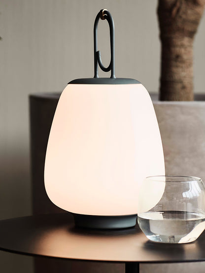 Portable Tischlampe mit USB-Aufladung – Elegantes skandinavisches Design und dimmbares Licht