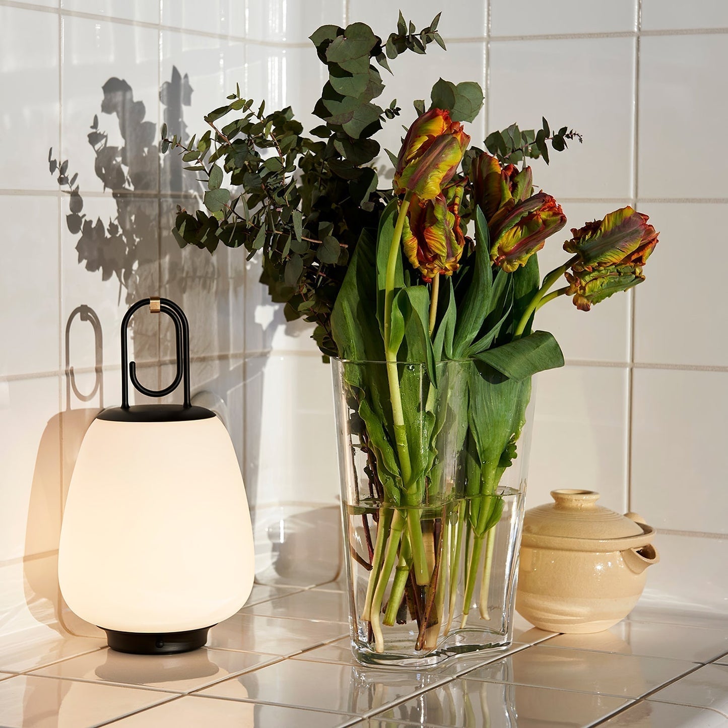 Portable Tischlampe mit USB-Aufladung – Elegantes skandinavisches Design und dimmbares Licht