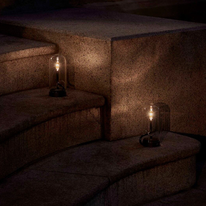 Wiederaufladbare Designer Flammenlampe – Innovatives Design mit Schwebelinsene – Kabellose USB-Aufladung