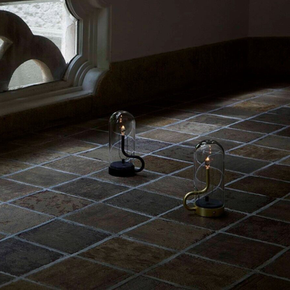 Wiederaufladbare Designer Flammenlampe – Innovatives Design mit Schwebelinsene – Kabellose USB-Aufladung