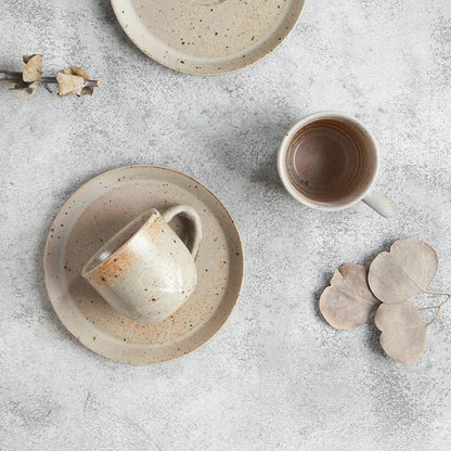 RusticCharm - Keramiktasse mit Untertasse im handbemalten Design