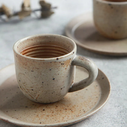 RusticCharm - Keramiktasse mit Untertasse im handbemalten Design