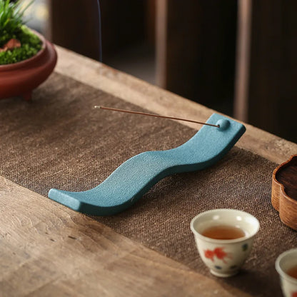 ZenWave – Eleganter Keramik Räuchergefäß mit beruhigendem Wellen-Design