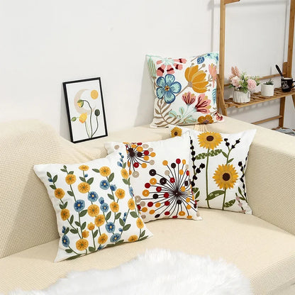 BloomLinen – Bestickter Kissenbezug aus Baumwoll-Canvas mit rustikalem floralem Pracht