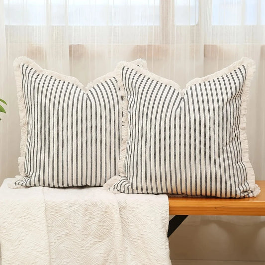 NordicLuxe – Jacquard-Kissenbezüge mit elegantem weißen Rüschen