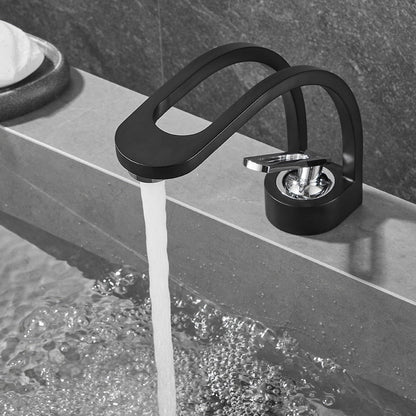 Gebogene Premium-Armatur fürs Bad – Innovatives Dual-Channel-System & edles Design