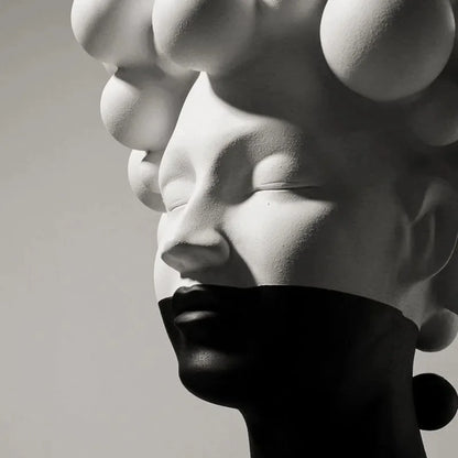 Abstrakte Mädchen mit Bubble-Haar-Design