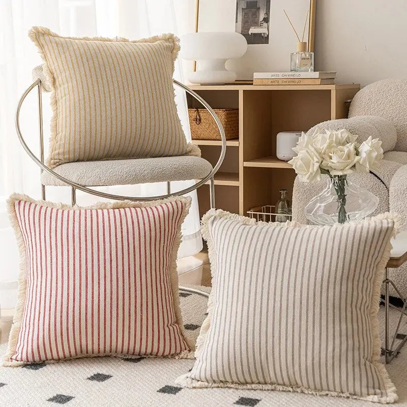 NordicLuxe – Jacquard-Kissenbezüge mit elegantem weißen Rüschen