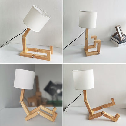 Tischlampe aus Holz in Roboterform