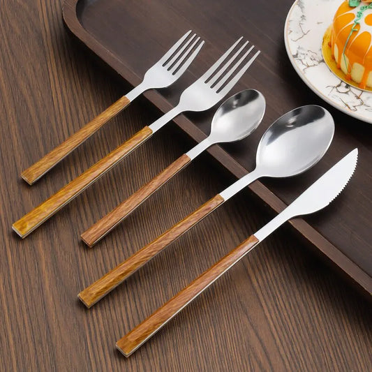 OakElegance – Luxuriöses Besteckset mit Holzgriffen für ein stilvolles Tischvergnügen