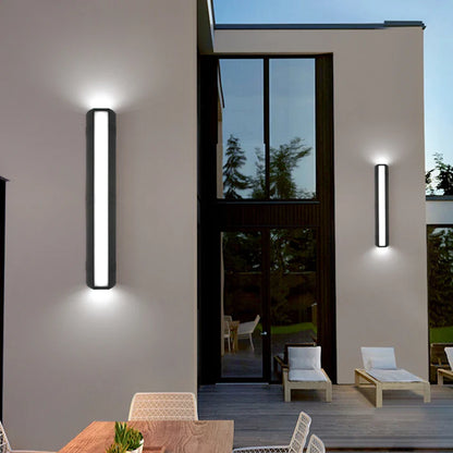 Royaleva Wasserfeste Außenwandlampe mit 3-seitiger LED-Beleuchtung