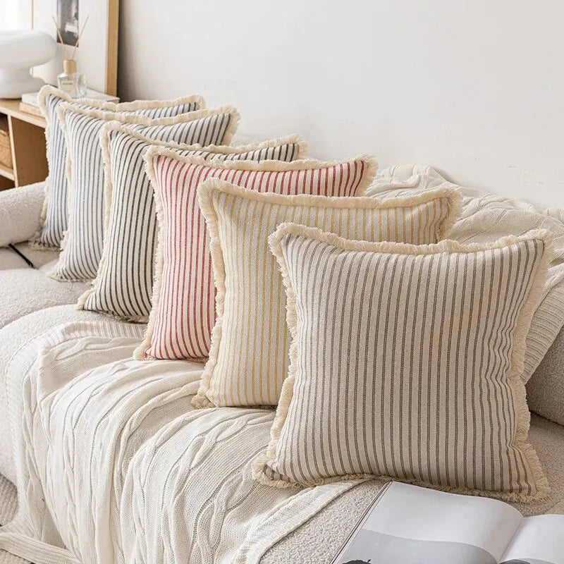 NordicLuxe – Jacquard-Kissenbezüge mit elegantem weißen Rüschen
