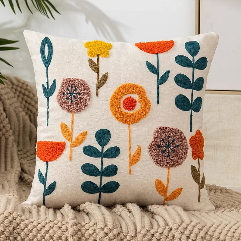 BloomLinen – Bestickter Kissenbezug aus Baumwoll-Canvas mit rustikalem floralem Pracht