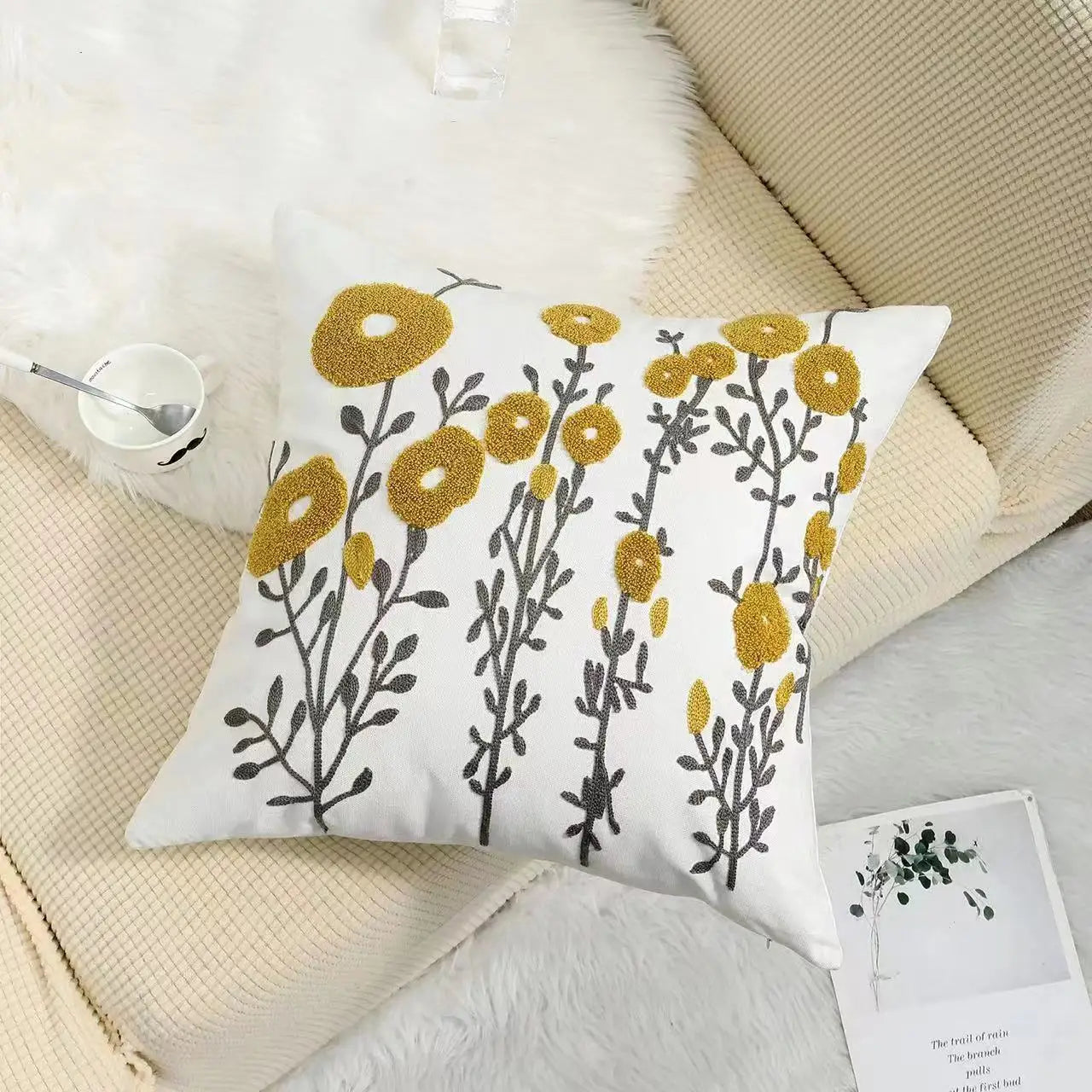BloomLinen – Bestickter Kissenbezug aus Baumwoll-Canvas mit rustikalem floralem Pracht
