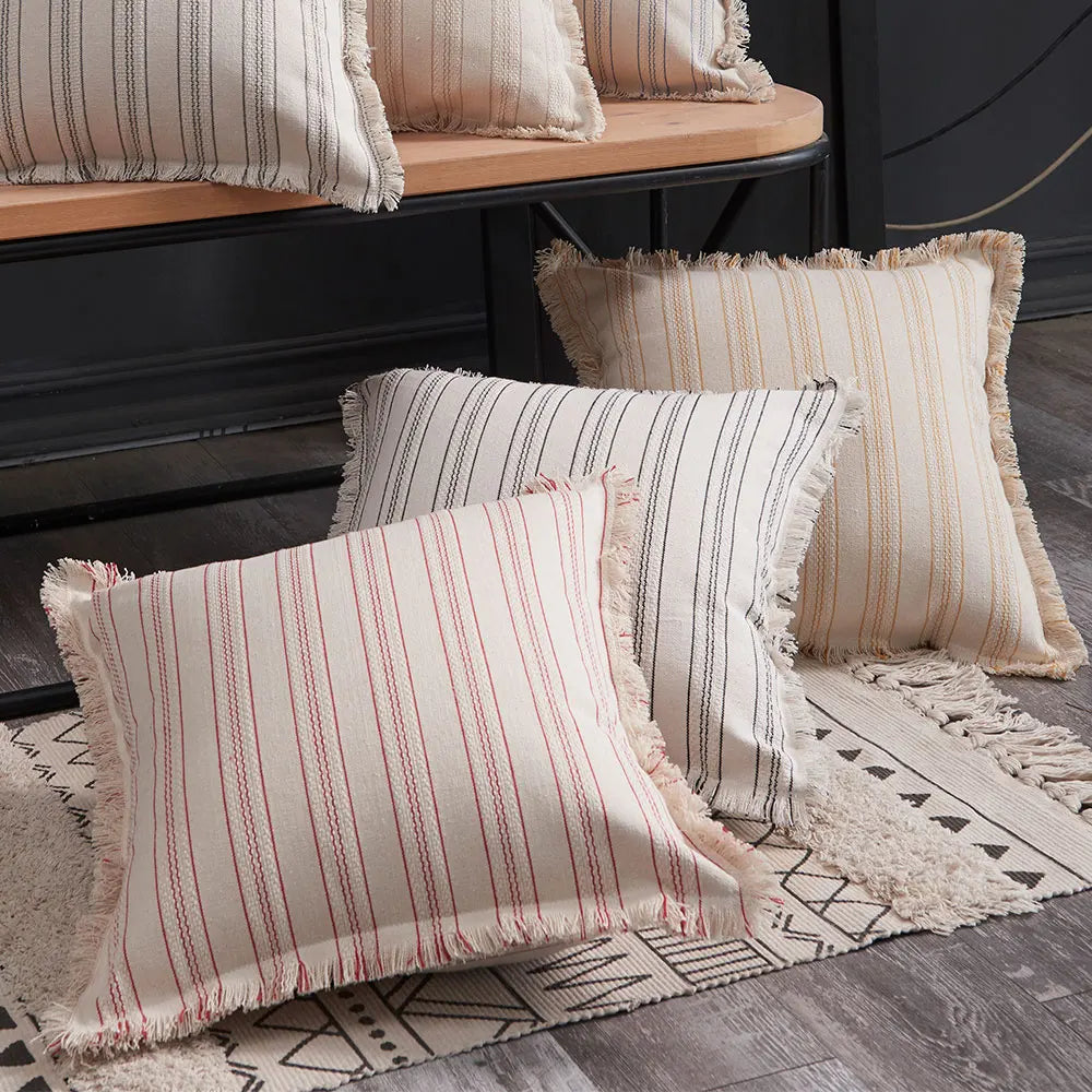 ScandiLuxe – Elegante Jacquard Kissenbezug mit feinen Fransen Details