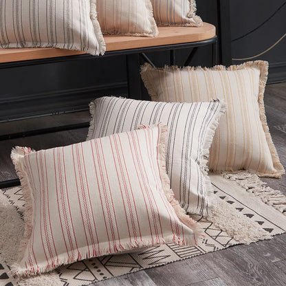 ScandiLuxe – Elegante Jacquard Kissenbezug mit feinen Fransen Details